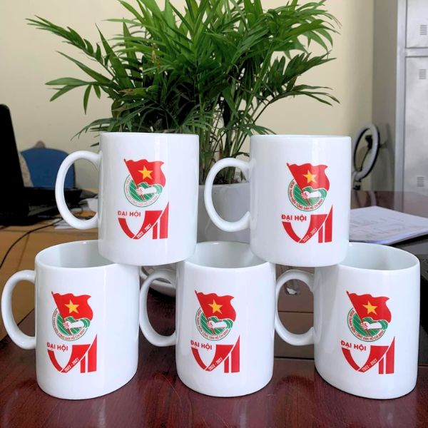 Vì sao làm cốc sứ theo yêu cầu luôn nằm trong TOP quà tặng doanh nghiệp