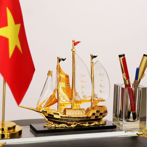 Đồng hồ pha lê Thuận Buồm Xuôi Gió