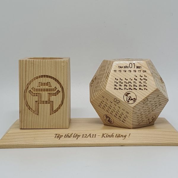 Lịch gỗ thương hiệu