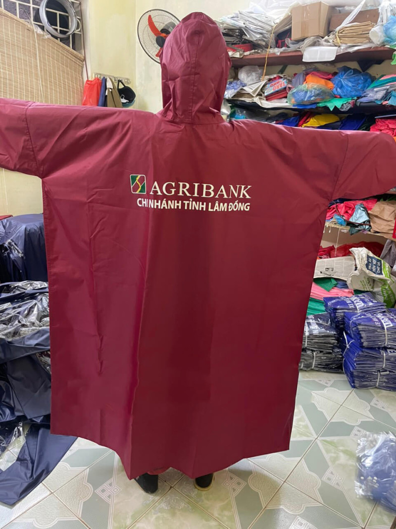 Áo mưa in thương hiệu