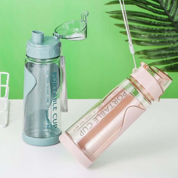 Bình nhựa đựng nước