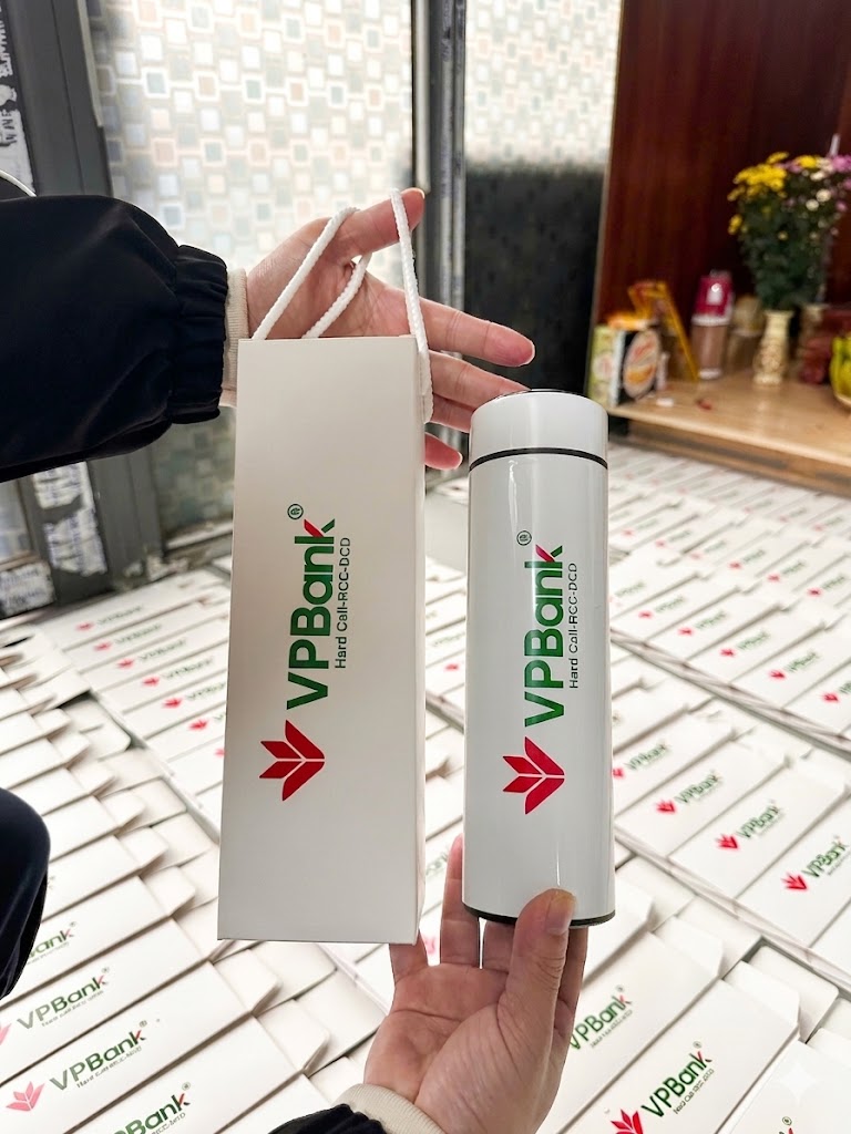 Bình giữ nhiệt in logo làm quà tặng doanh nghiệp thiết thực